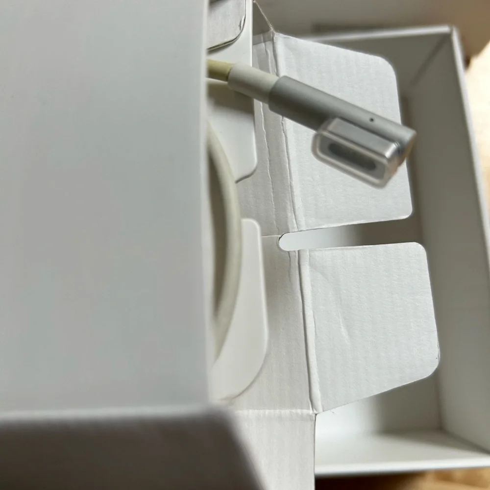 Apple 60W MagSafe Power Adapter